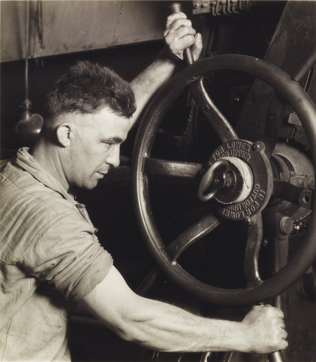 Et industrielt design: Pennsylvania Rubber Co. ved kontrolhjulet i en stor kalender - Fremstilling af autodæk, 1920
