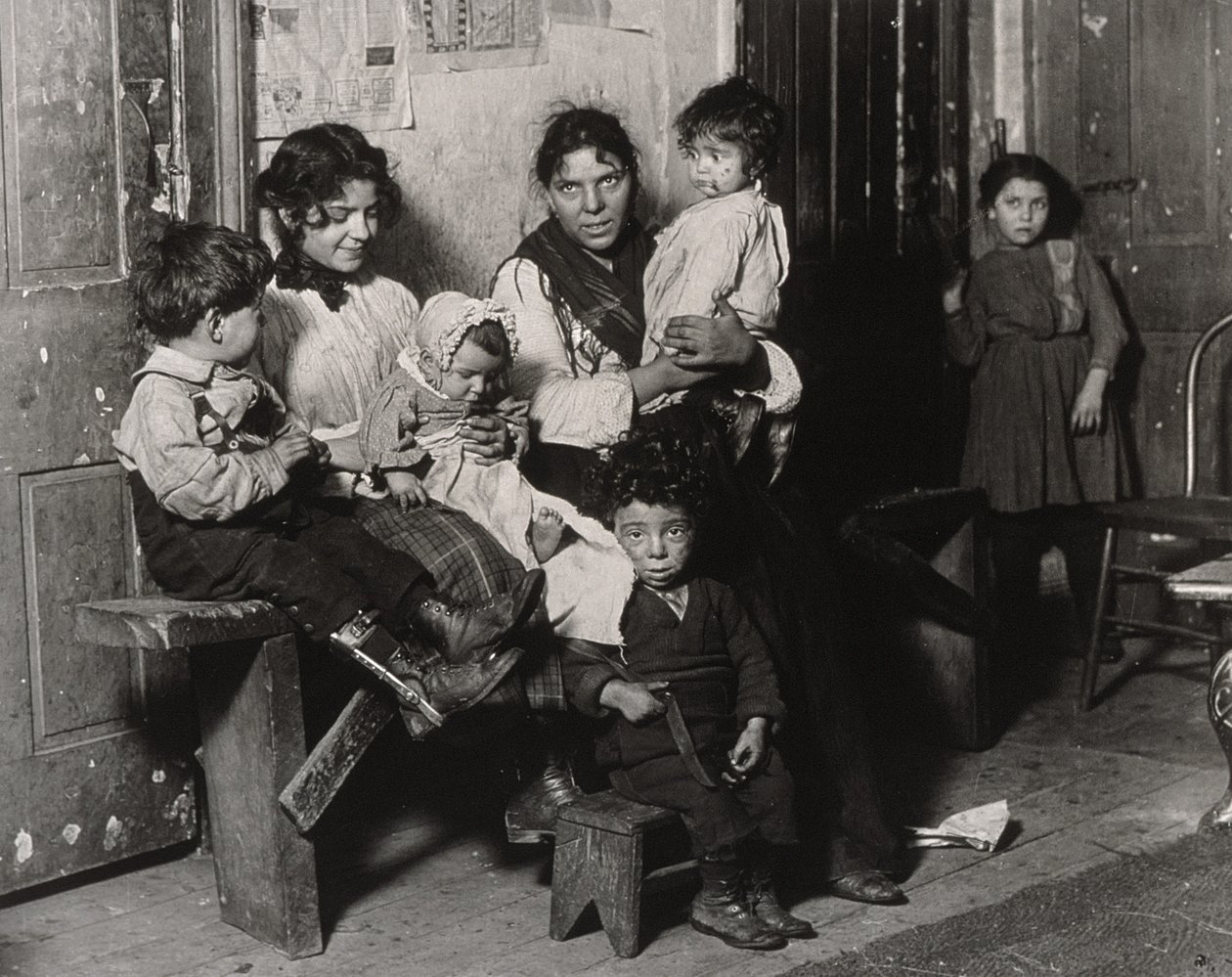 Et italiensk hjem nær Hull House, Chicago, 1910 af Lewis Wickes Hine
