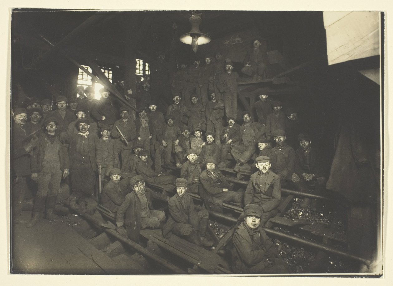 Breaker Boys i Coal Chute, South Pittston, Pennsylvania af Lewis Wickes Hine