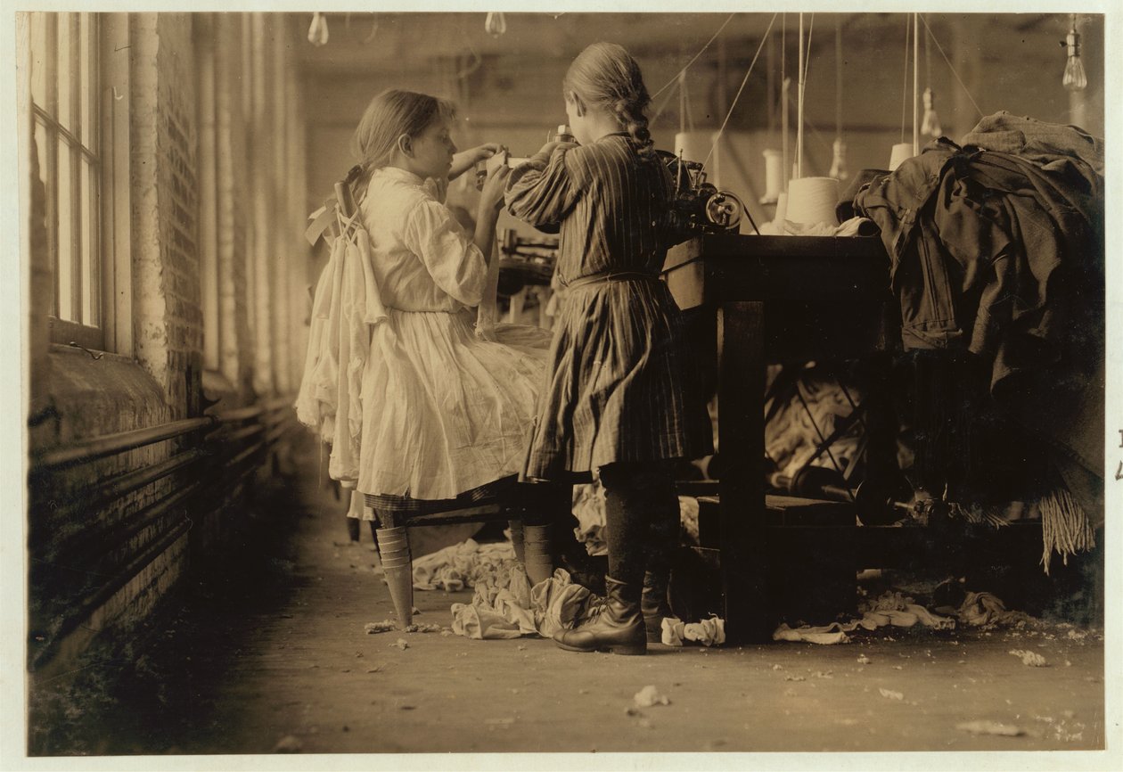 Børneraveler og looper i Loudon Hosiery Mills, Tennessee, 1910 af Lewis Wickes Hine