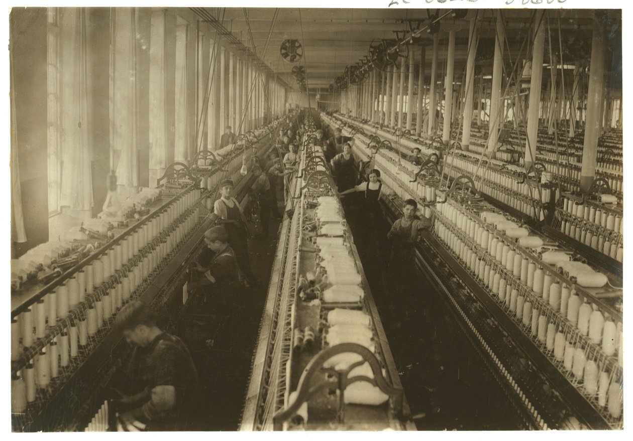 Børn, der arbejder i spinningsrummet på Cornell Mill, Fall River, Massachusetts, 1912 af Lewis Wickes Hine