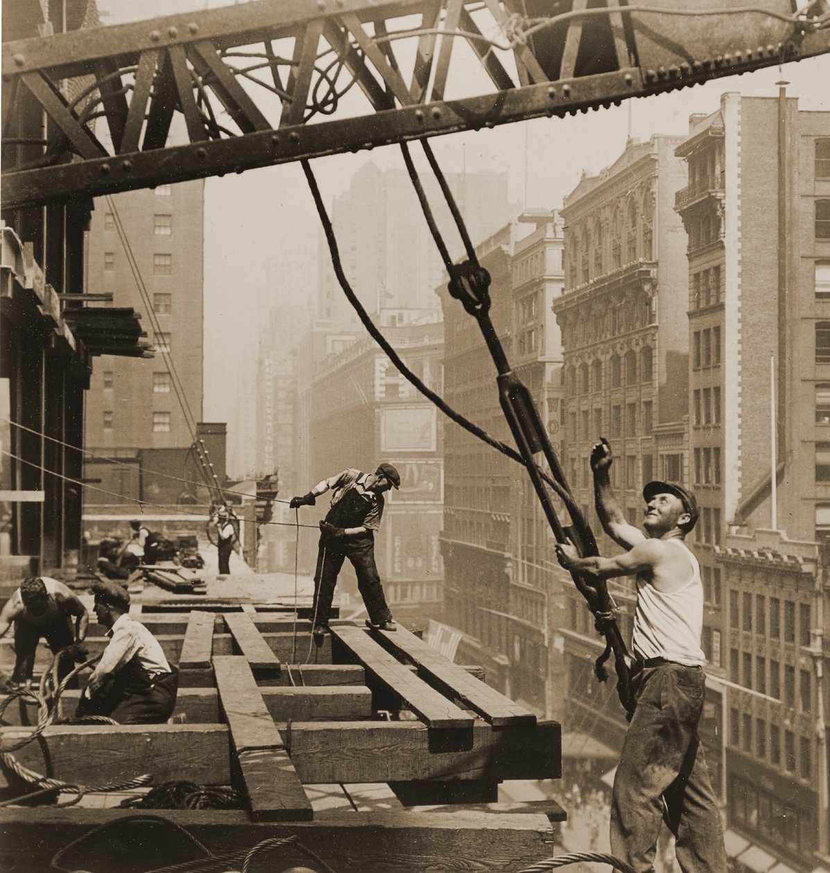 Byggearbejdere i Empire State Building, ca. 1930 af Lewis Wickes Hine