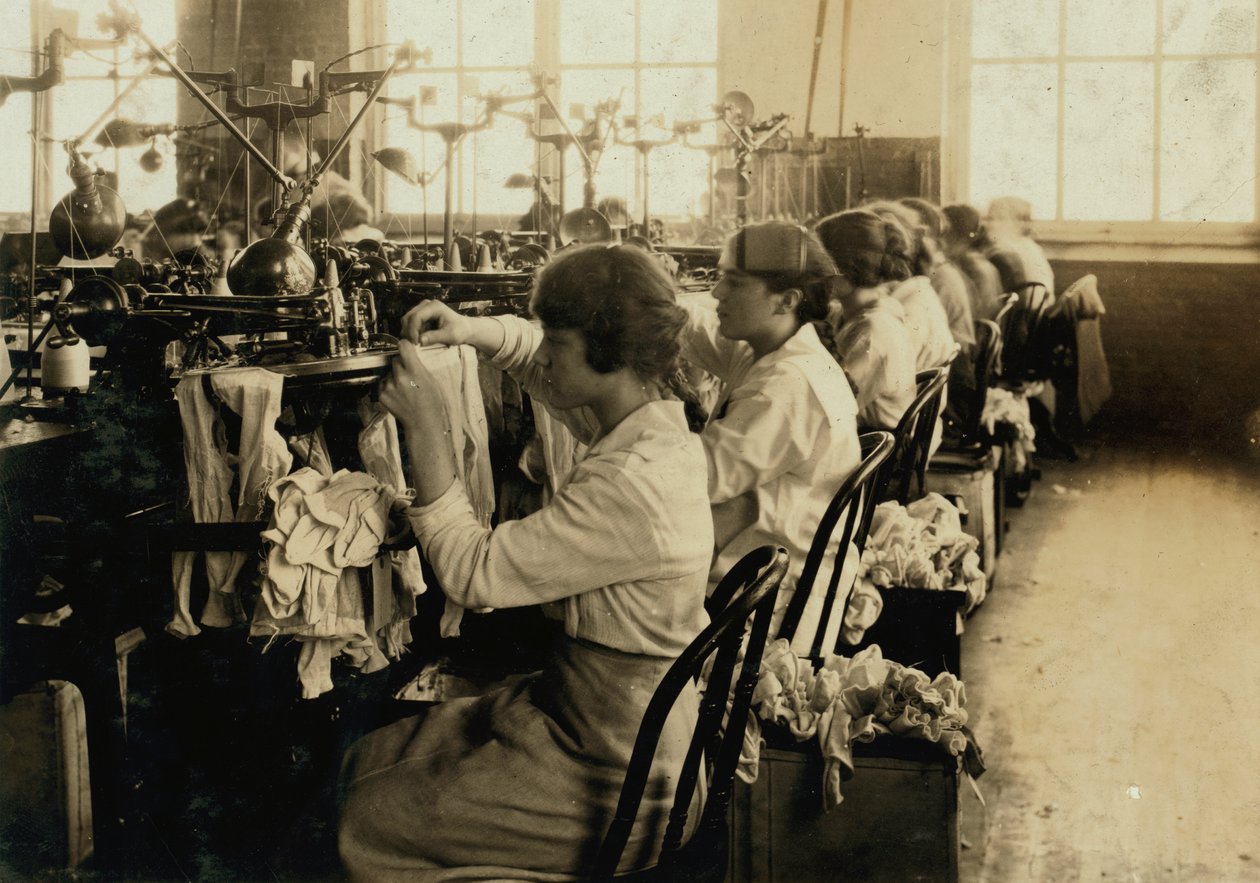 Piger laver strømper i Ipswich Mills i Boston, Massachusetts af Lewis Wickes Hine