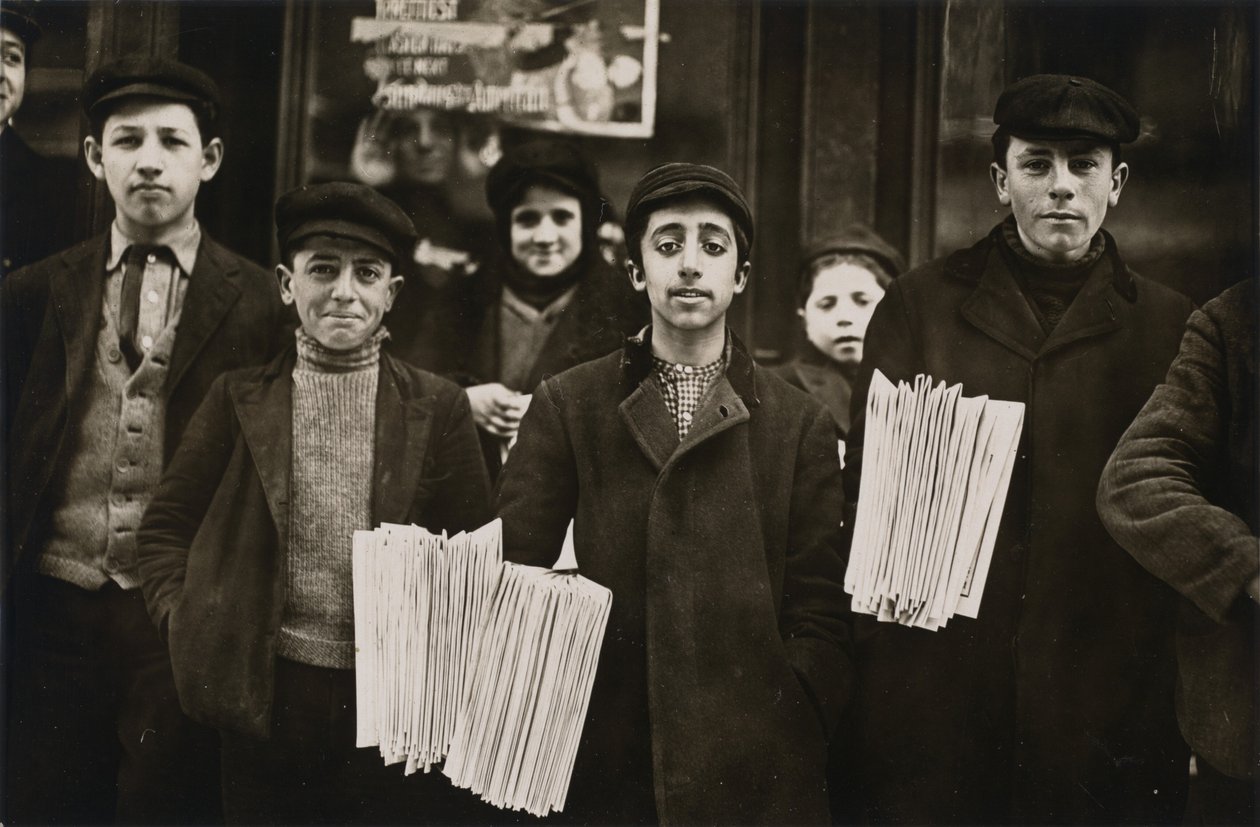 Hartford Newsboys, 1909. af Lewis Wickes Hine