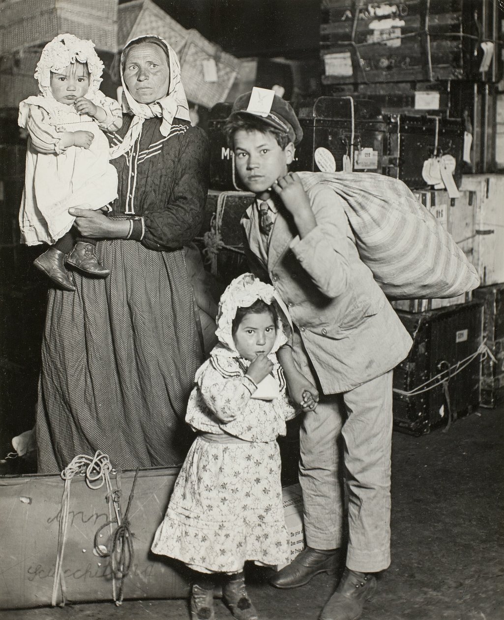 Italiensk familie søger tabt bagage, Ellis Island af Lewis Wickes Hine