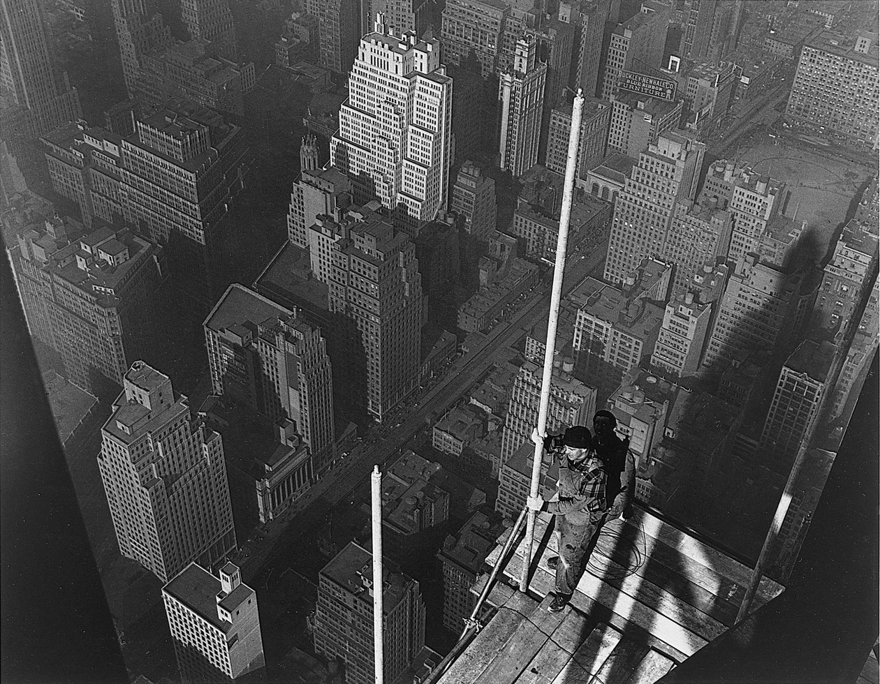Raising the Mast, The Empire State Building, 1939 af Lewis Wickes Hine