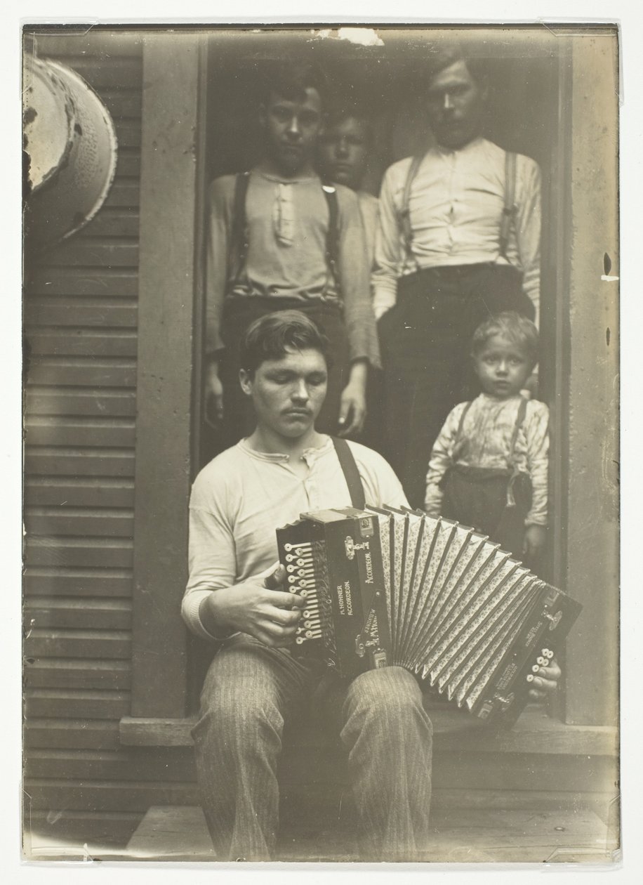 Slovakisk stålarbejder i Pittsburgh-regionen slapper af efter aftensmaden af Lewis Wickes Hine