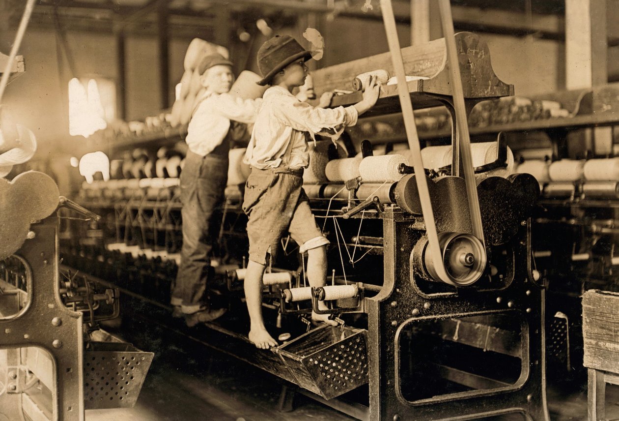 Spindle boys i Georgia bomuldsmølle ca. 1909 (foto) af Lewis Wickes Hine