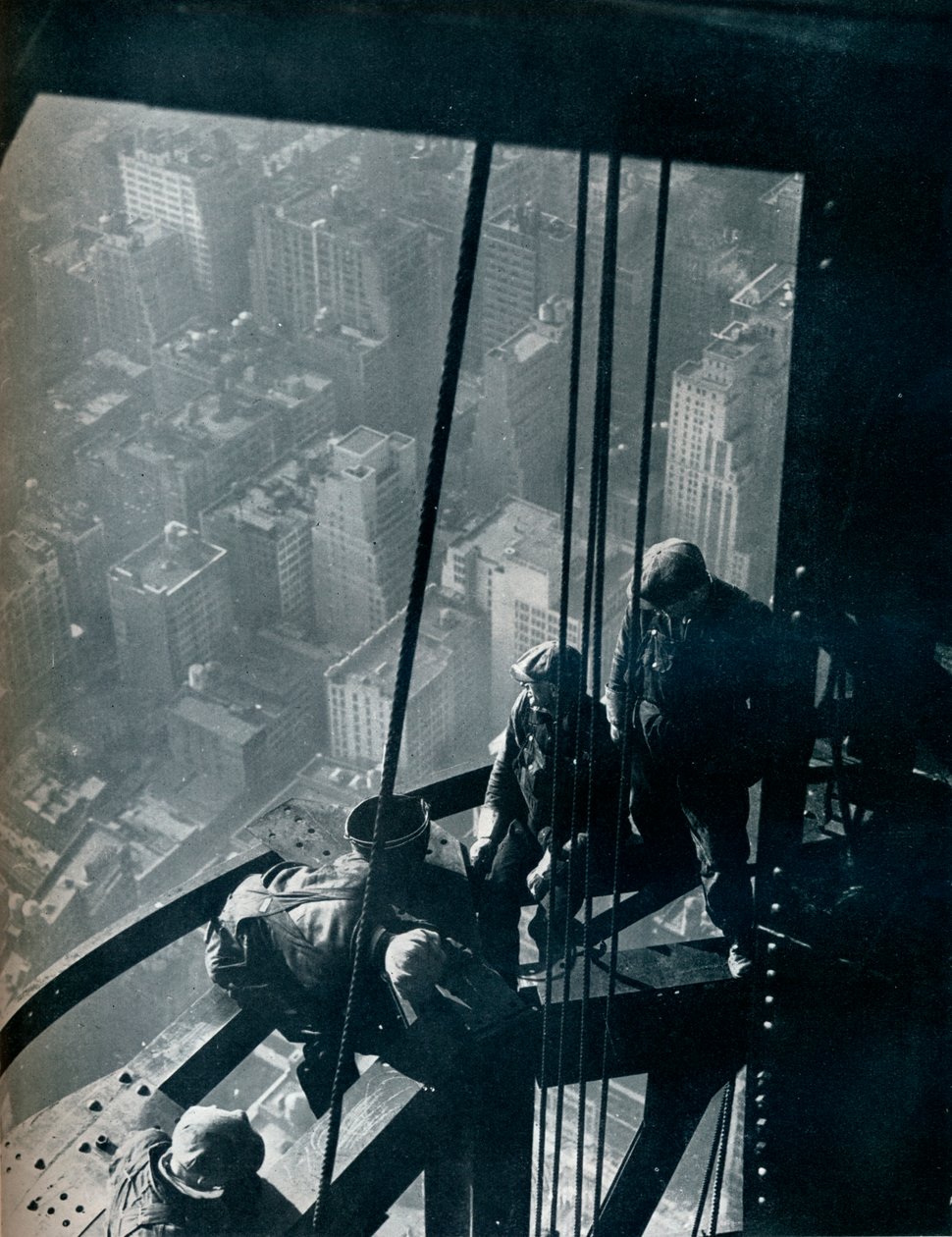 De sidste etaper af masten, gaden er en kvart mil nedenfor, c1931 af Lewis Wickes Hine