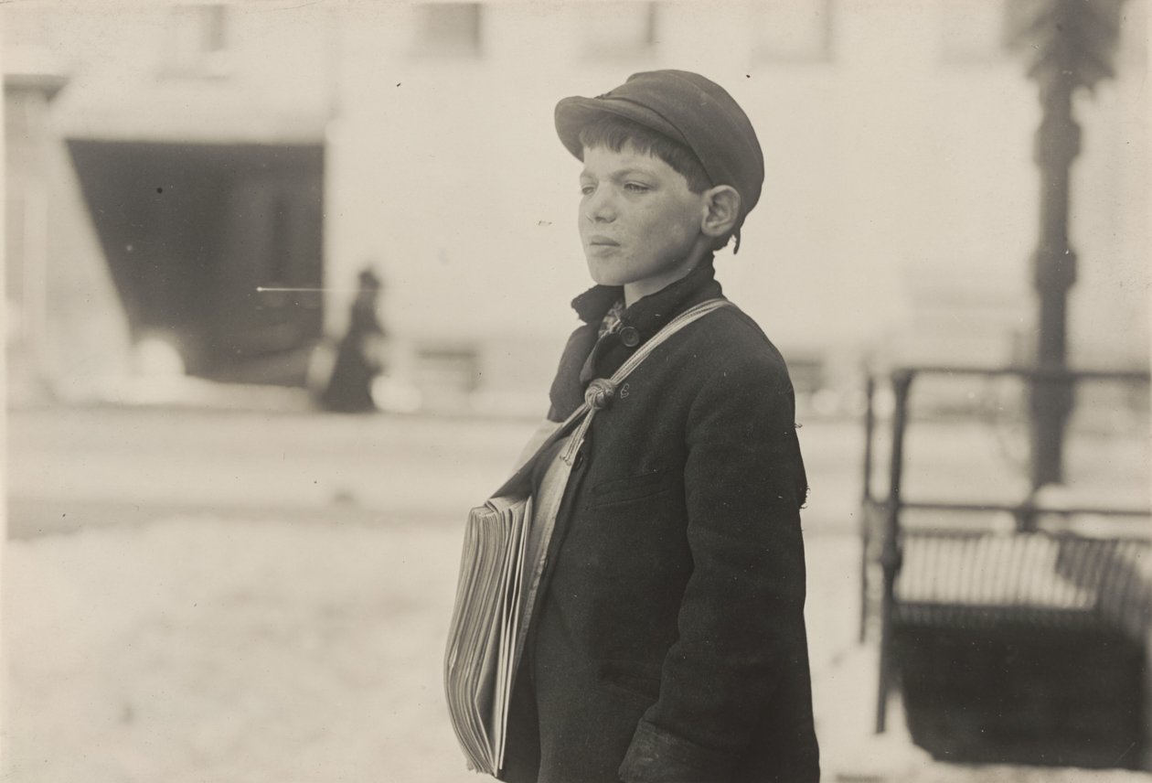 Tony Casale, «Bologna», 11 år gammel, har solgt aviser i 4 år, Hartford, Connecticut, marts 1909 af Lewis Wickes Hine