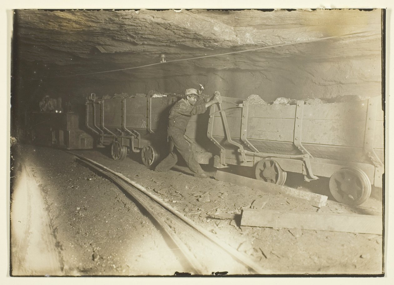 Uden titel (Kulvogne i mine) af Lewis Wickes Hine