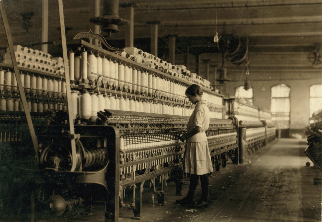 Ung teenagepige, der arbejder som spinner på Cotton Mill, West, Texas, USA, ca. 1913 af Lewis Wickes Hine