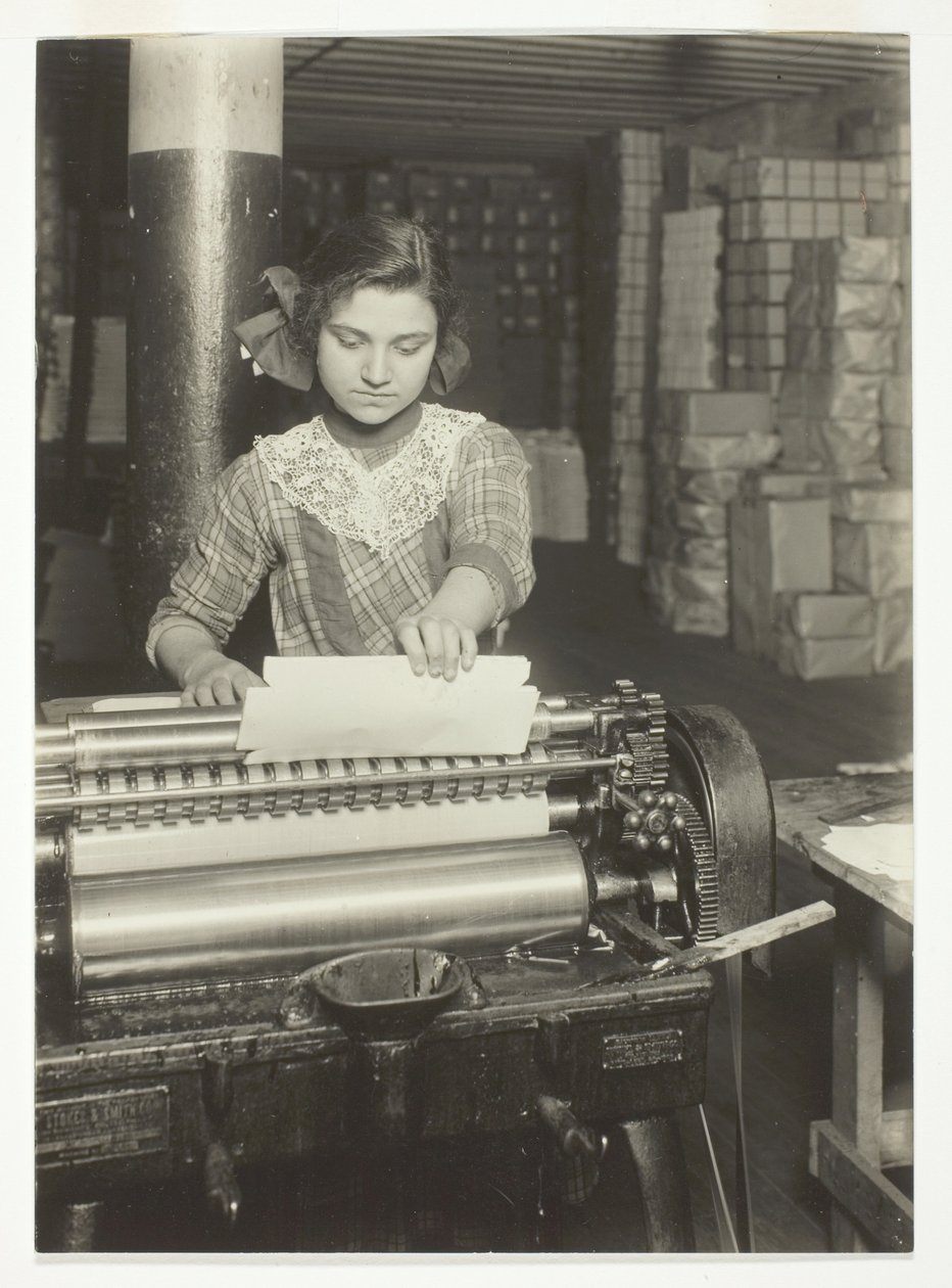 Ung arbejder på papkassefabrik af Lewis Wickes Hine