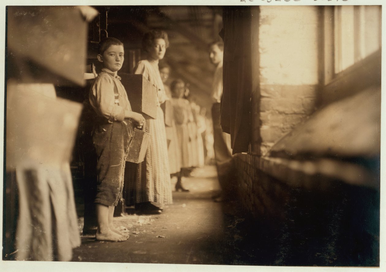 Ung doffer ved Richmond Spinning Mills, Chattanooga, Tennessee, 1910 af Lewis Wickes Hine