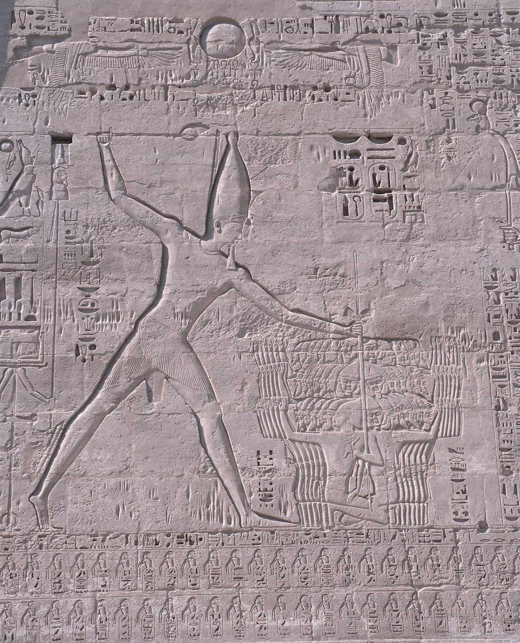 Udskæringer på væggen af et tempel, Medinet Habu, Luxor, Egypten af Unbekannt Unbekannt