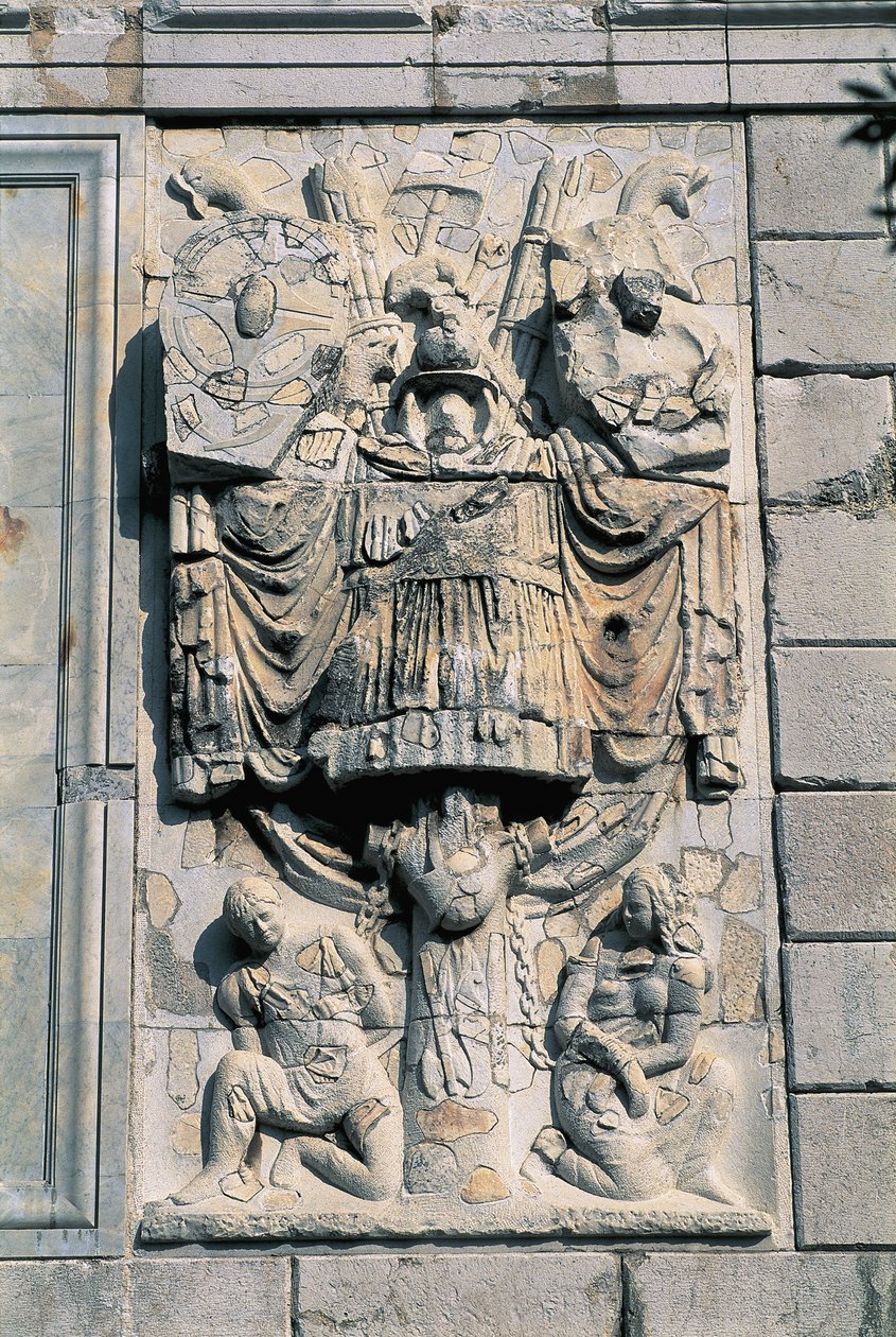 Nærbillede af skulpturer på en væg, Trophee Des Alpes, La Turbie, Provence-Alpes-Cote D