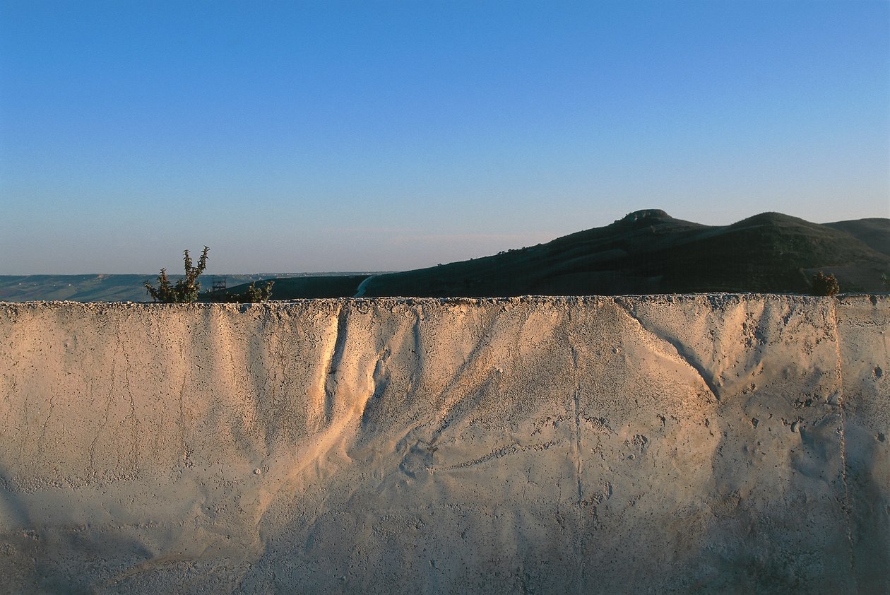 Great Cretto (eller Burris sprækker), af Alberto Burri, Ghibellina Sicilien, Italien (foto) af Unbekannt Unbekannt