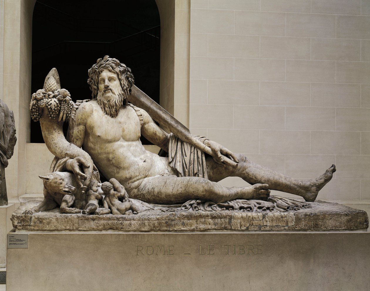 Marmorstatue, der repræsenterer Tiberfloden, Isis-templet og Serapis, fra Rom af Unbekannt Unbekannt
