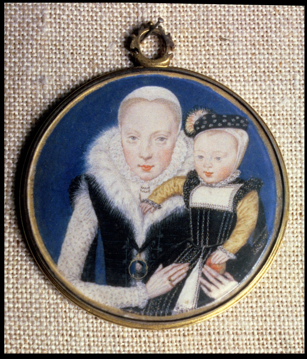 Portrætminiature af Lady Katherine Seymour, født Gray (ca. 1538-68) grevinde af Hertford, som holder sin spæde søn og bærer sin mands miniature, ca. 1562 af Lievine Teerlink