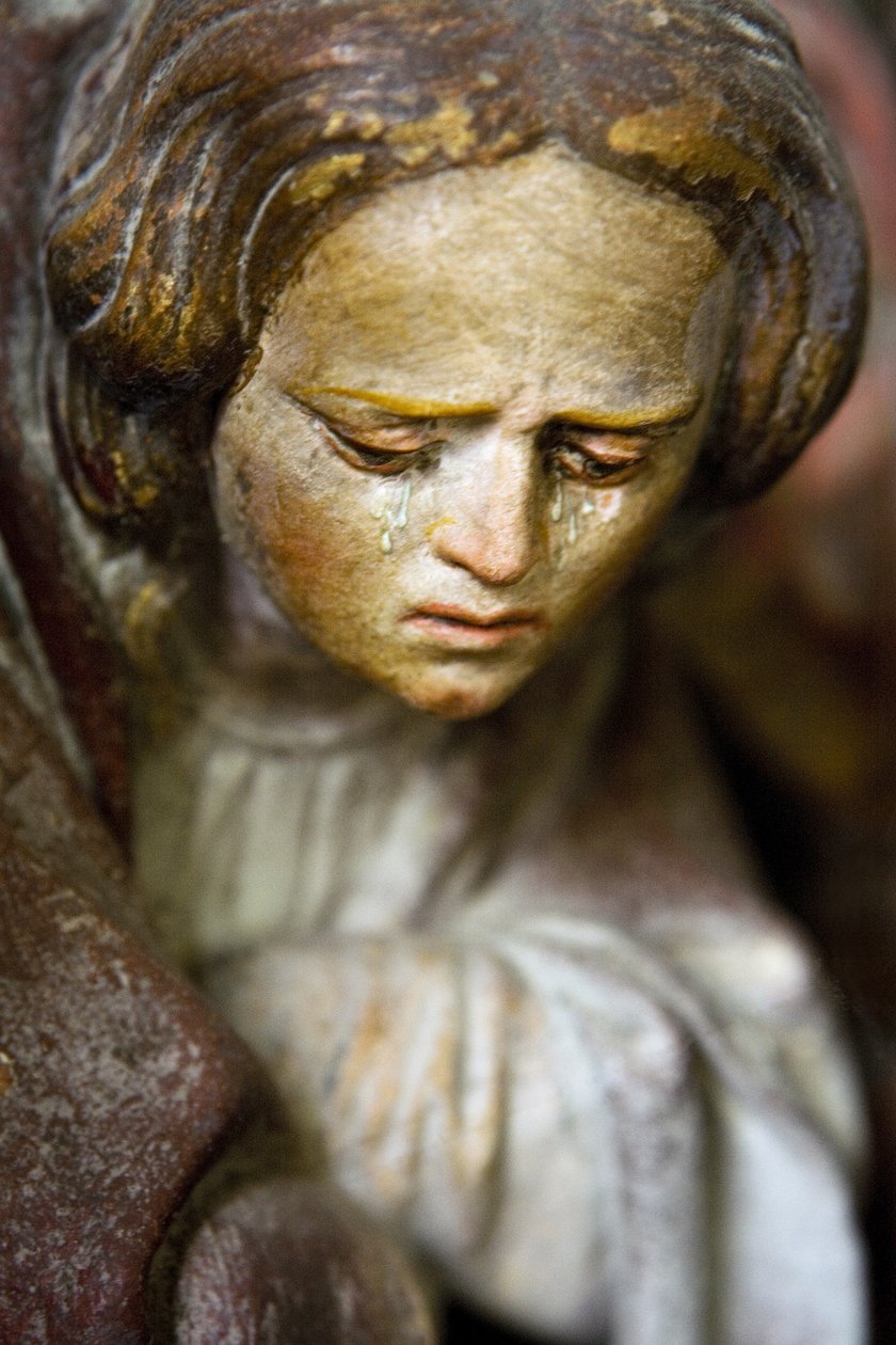 Altertavle, højre panel, detalje, Afsætningen fra korset (malet sten) af Ligier Richier