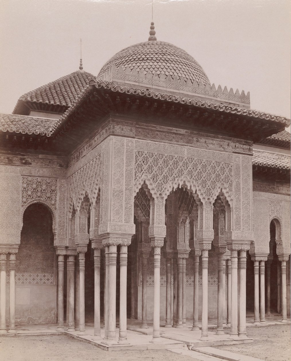 [Løvernes gårdhave, Alhambra, Granada], 1880