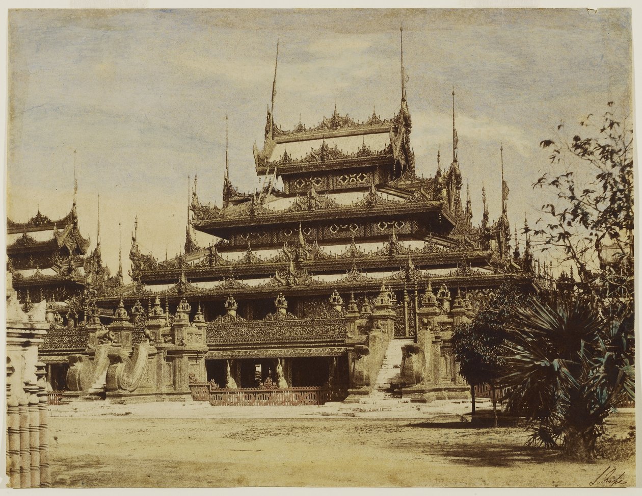 Amerapoora: Maha-Too-Lo-Bounghian Kyoung, 1855 (albumin print fra et vokset papirnegativ tonet i akvarel) af Linnaeus Tripe