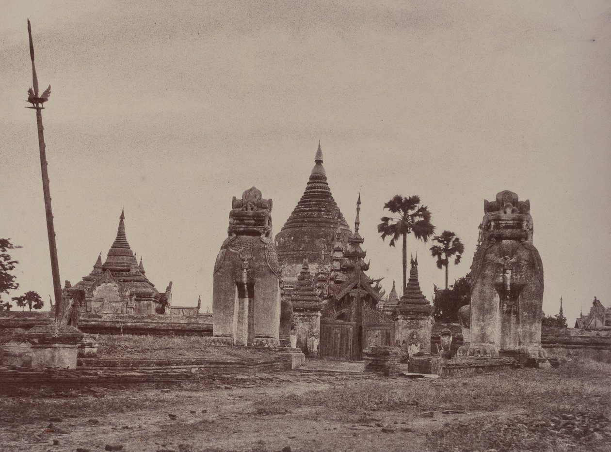 Pugahm Myo: Indgang til Shwe Zeegong Pagoda af Linnaeus Tripe