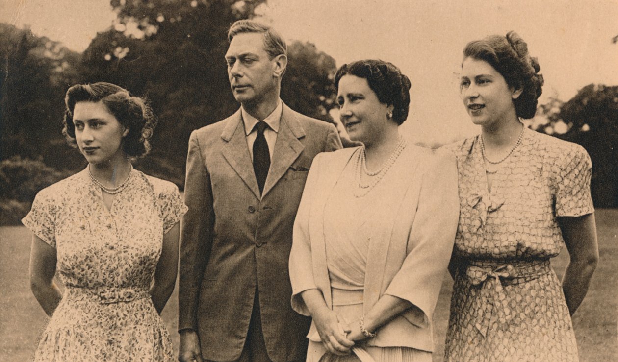 Den kongelige familie på grunden til Royal Lodge, Windsor, 1946 af Lisa Sheridan