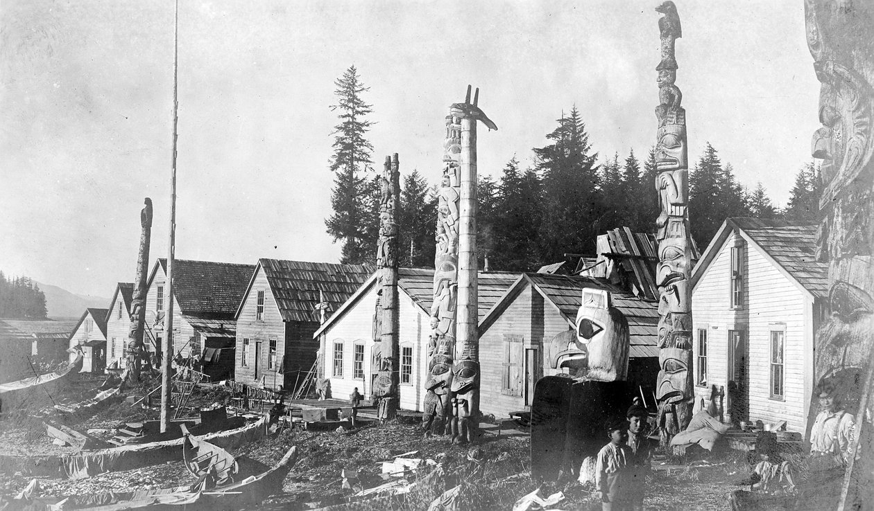 Indianerlandsby ved Howkan, Alaska, 1896 af Lloyd Valentine and Pond, Edwin Percy Winter