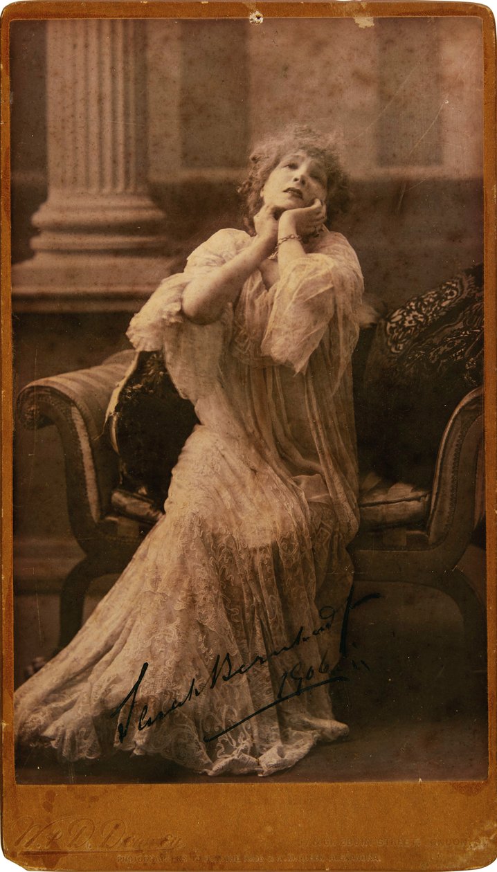 Portræt af Sarah Bernhardt 1844-1923, 1906. af London . Photo studio W. and