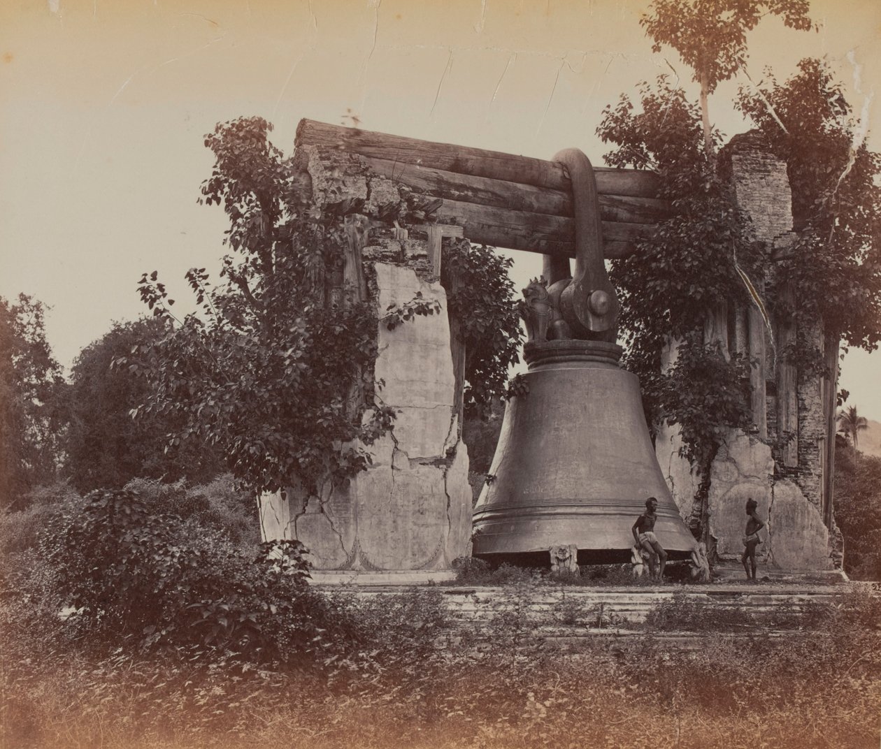 Big Bell, Mandalay, Burma af Lord Henry Rawlinson