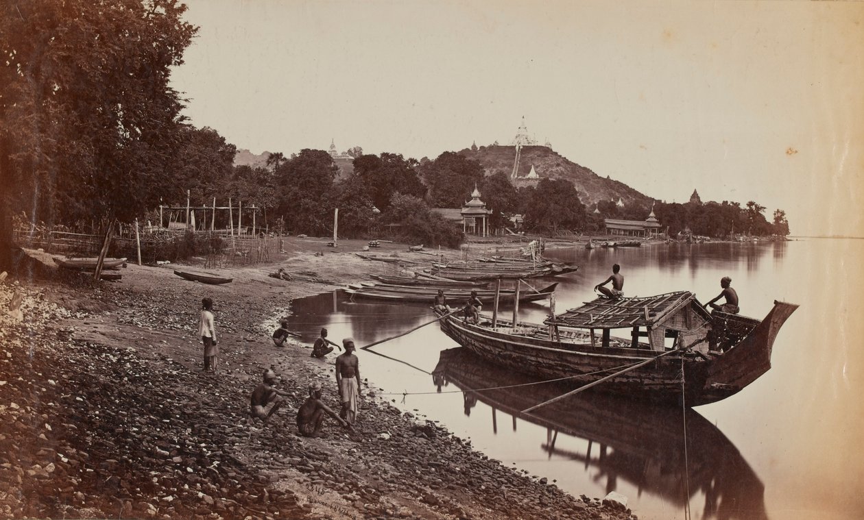 Boats at Ava, Burma bw-billede af Lord Henry Rawlinson