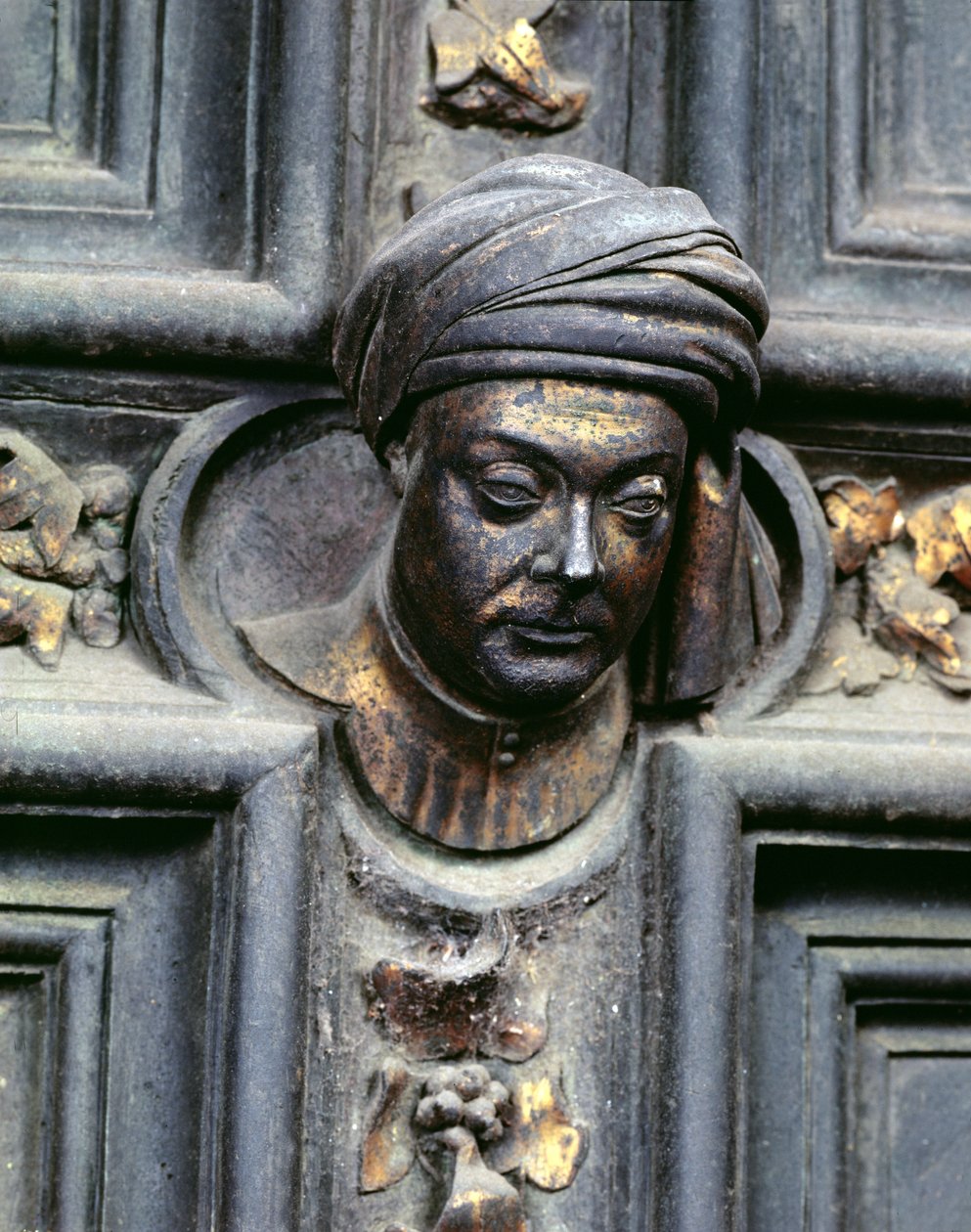 Selvportræt, femte hoved fra toppen på venstre dør af norddørene til dåbskapellet San Giovanni, 1403-24 (bronze) af Lorenzo Ghiberti