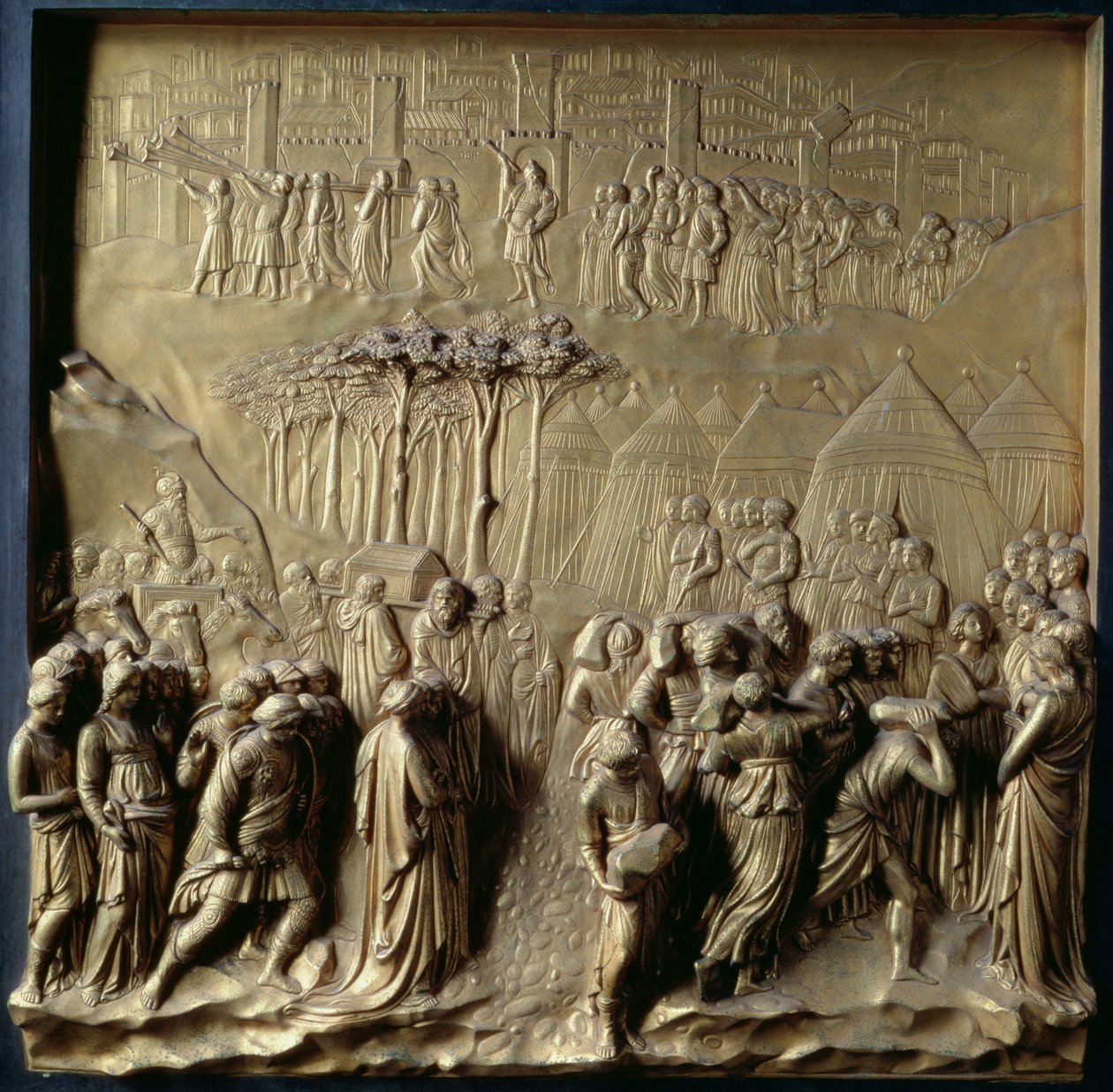 Historien om Joshua: Joshua instruerer præsterne om at føre israelitterne over Jordanfloden og Jerikos fald, et af ti reliefpaneler fra Paradisets porte (østdøre), 1425-52 (gil af Lorenzo Ghiberti