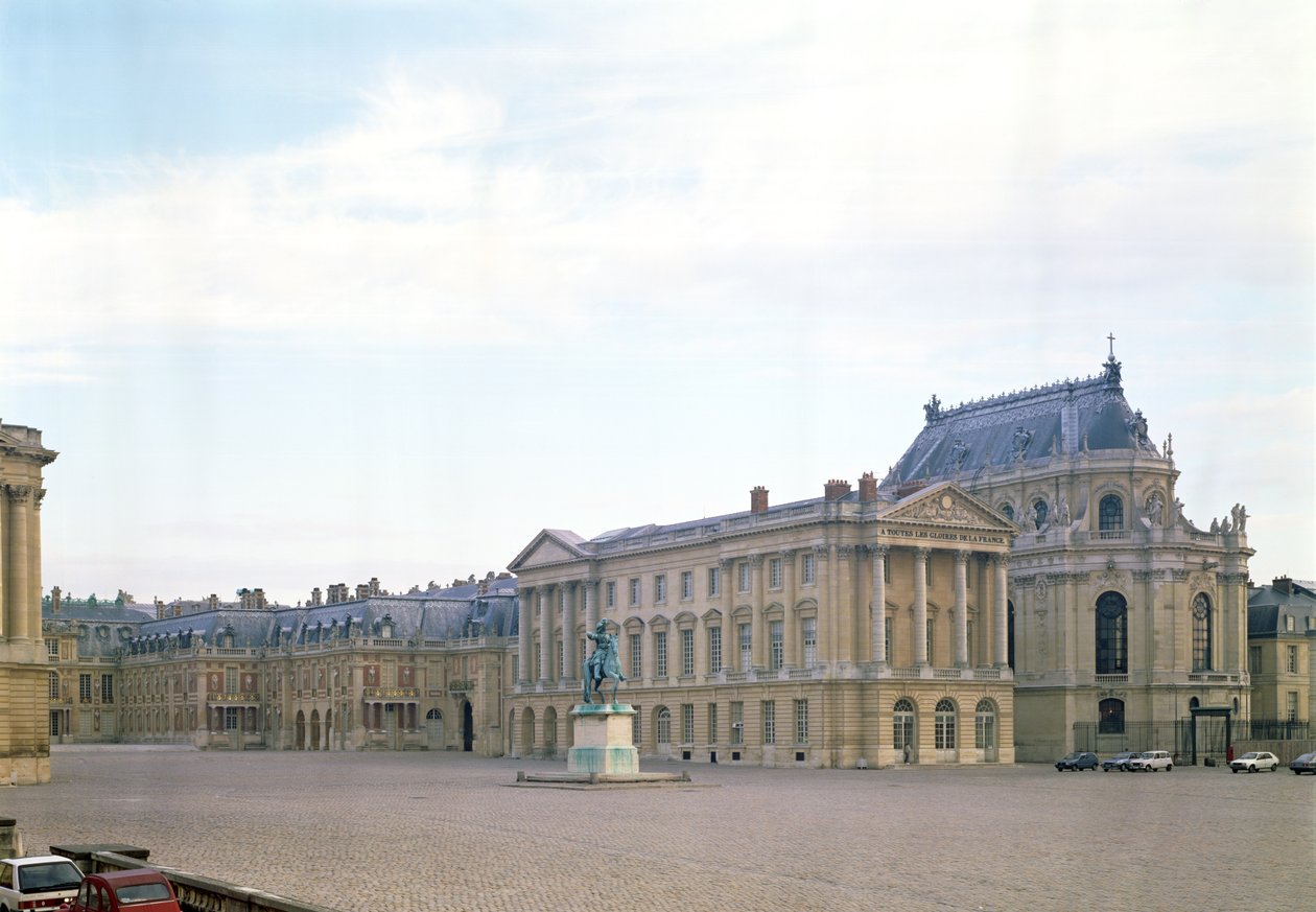 Marble Courtyard (yderst til venstre), der fører til Royal Courtyard (i midten) 1660