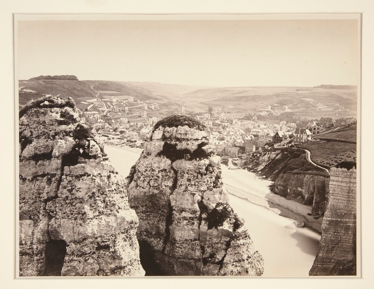Etretat af Louis Alphonse Davanne
