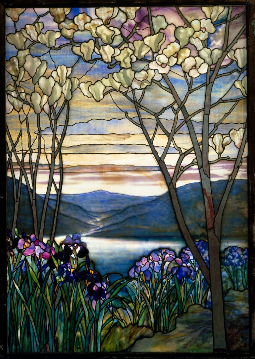 Magnolia og iris, ca. 1908 (blyholdigt favrile-glas) af Louis Comfort Tiffany