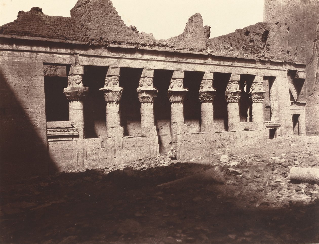 Philae, indre gård, vestlige kolonnade, 1859/1860 (foto) af Louis de Clercq