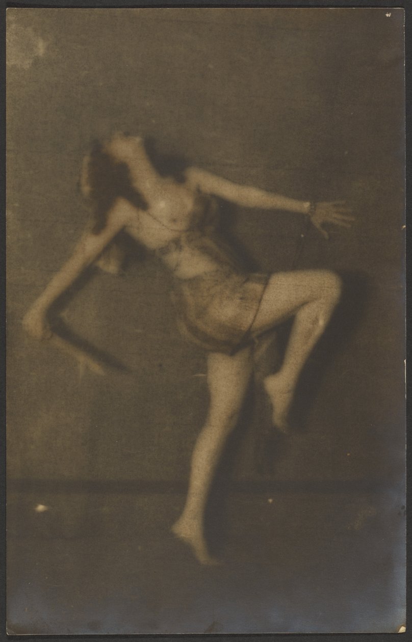[Kvindelig danser med dolk] af Louis Fleckenstein