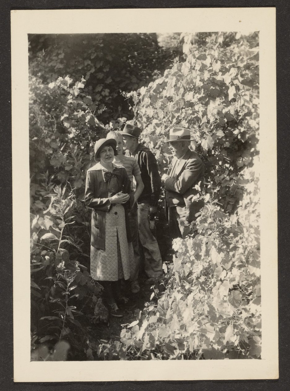 [Fleckenstein, Florence, og hendes sønner i skoven]. af Louis Fleckenstein
