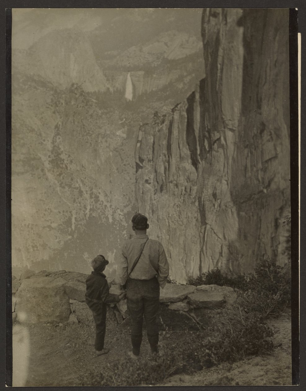Liberty Cap og Nevada Falls, set fra Ledge Trail, Yosemite National Park af Louis Fleckenstein