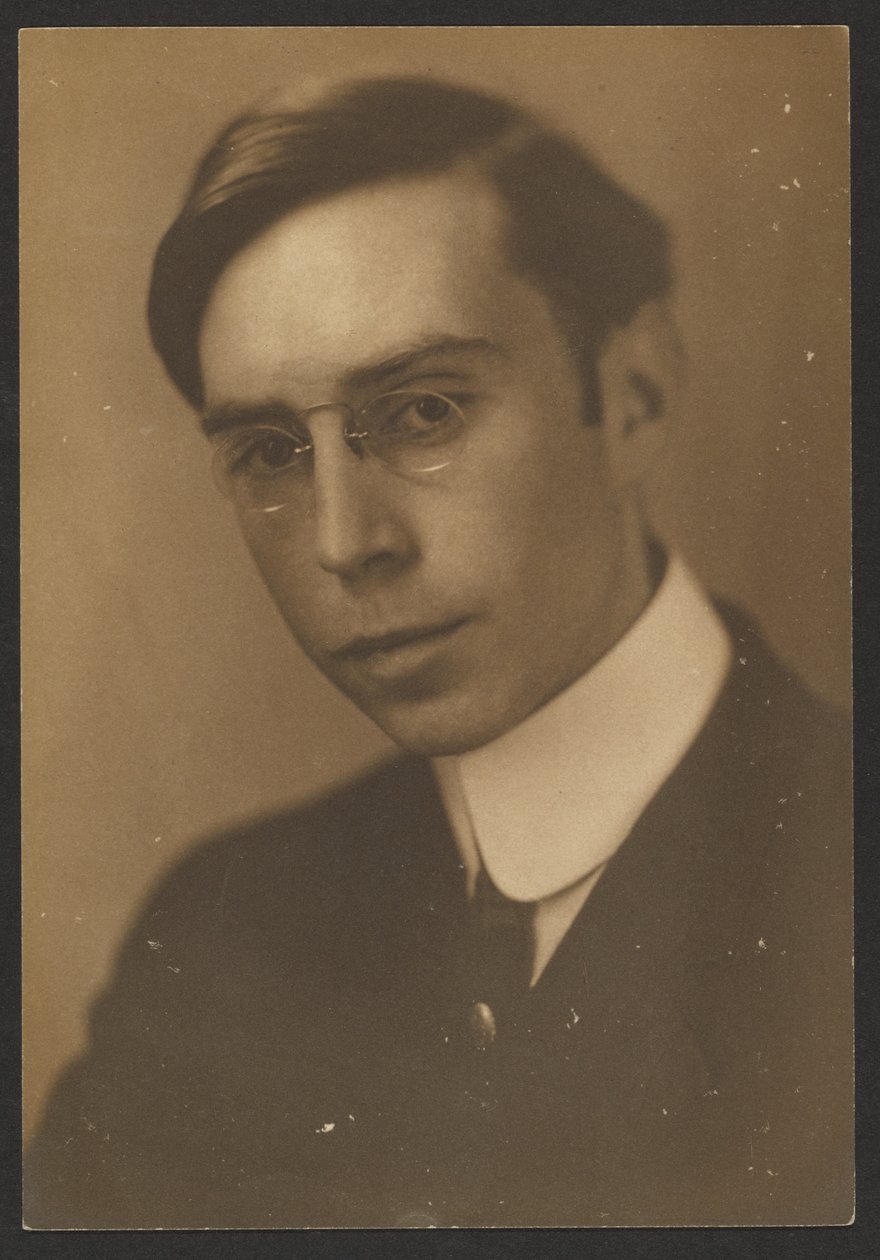 [Portræt af en ung mand med pince-nez] af Louis Fleckenstein