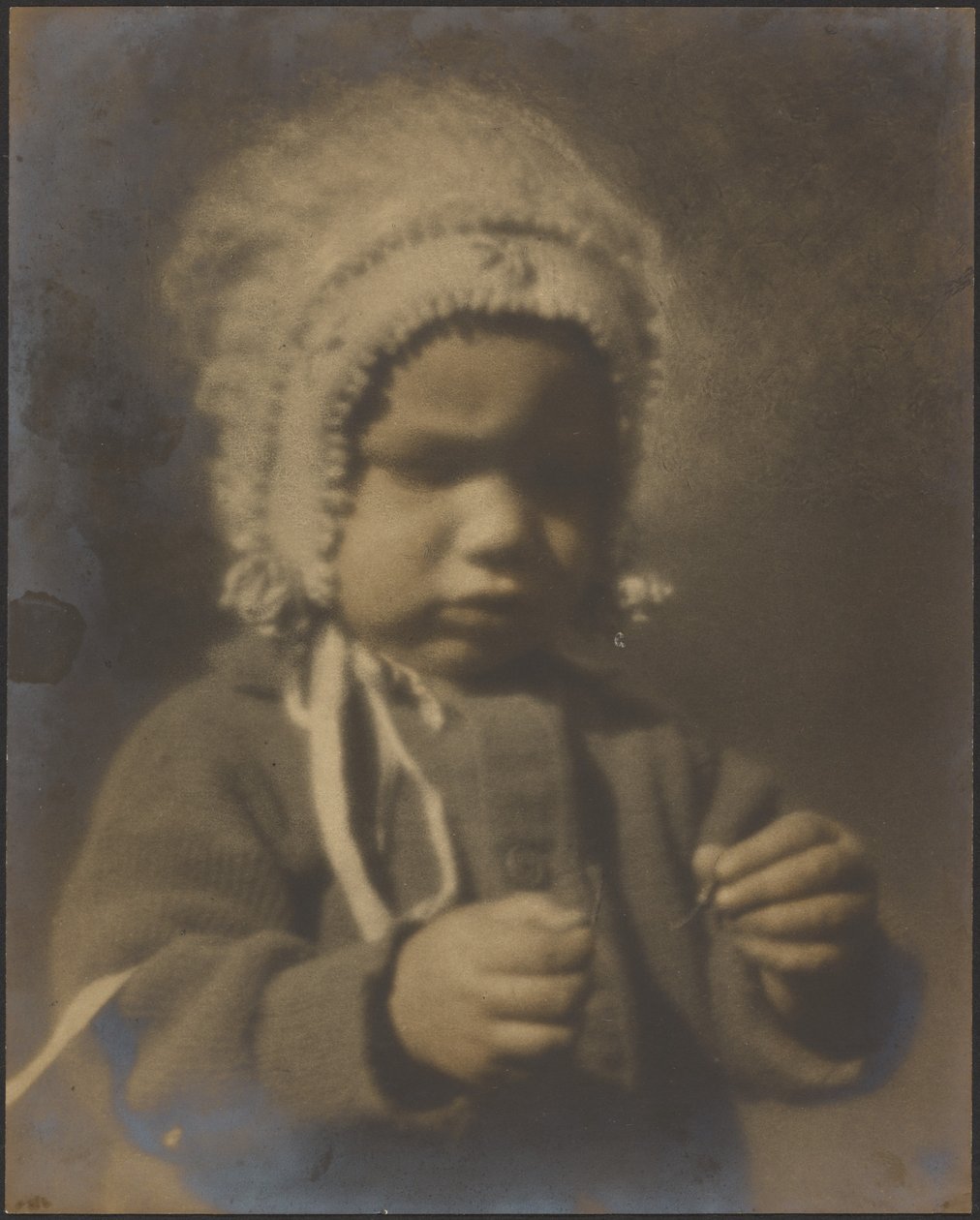 [Portræt af et barn med kyse]. af Louis Fleckenstein