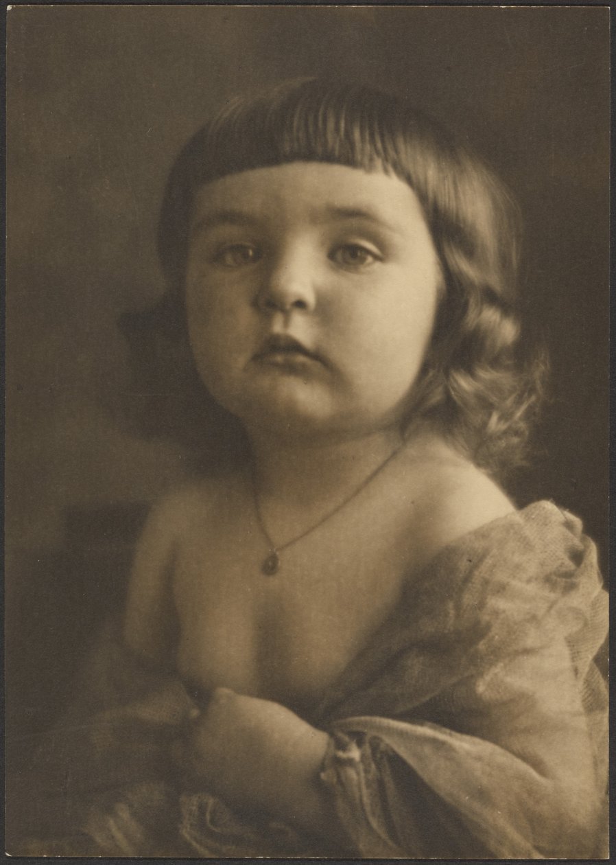 [Portræt af et barn i gaze] af Louis Fleckenstein