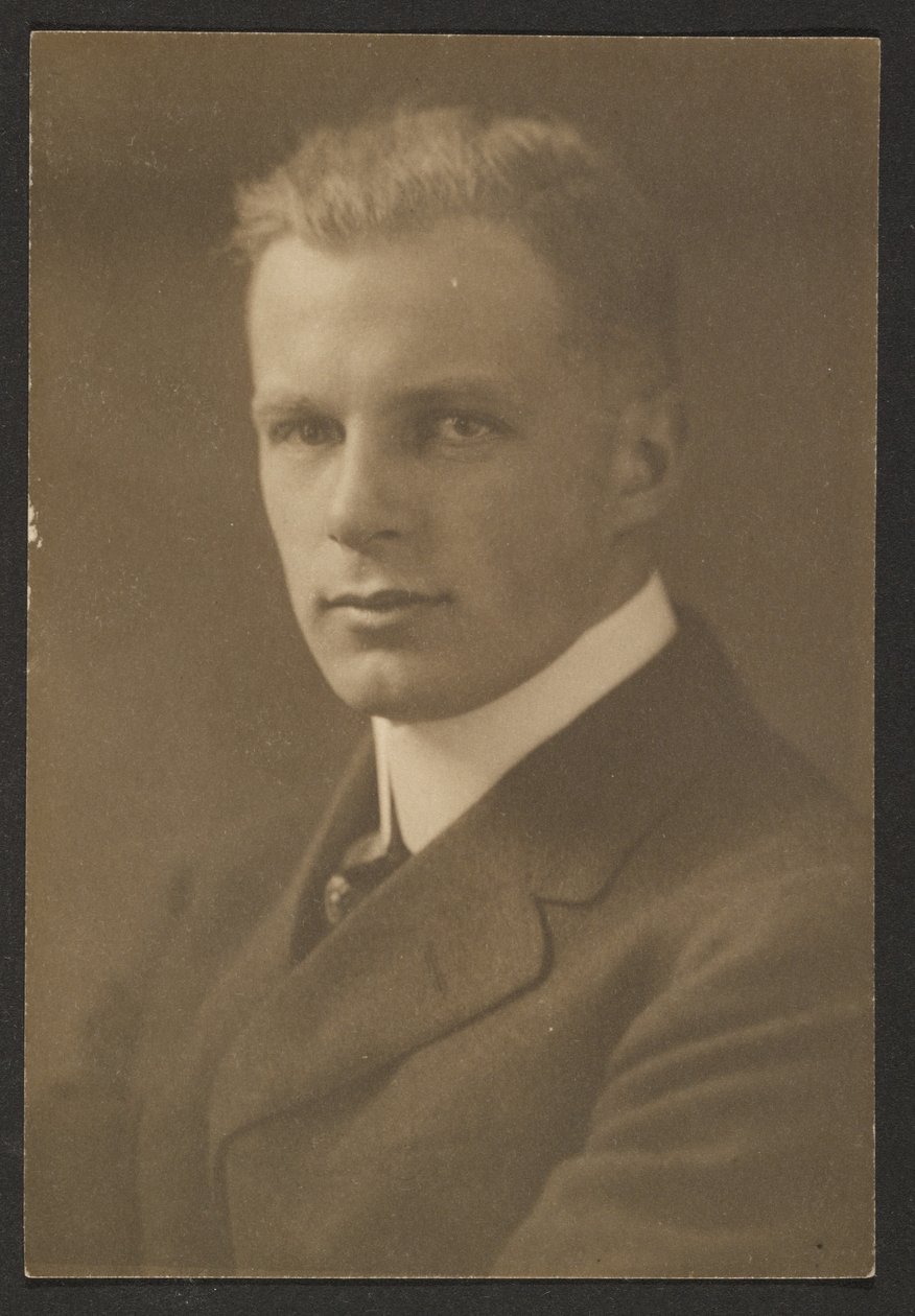 [Portræt af en mand med crew cut] af Louis Fleckenstein