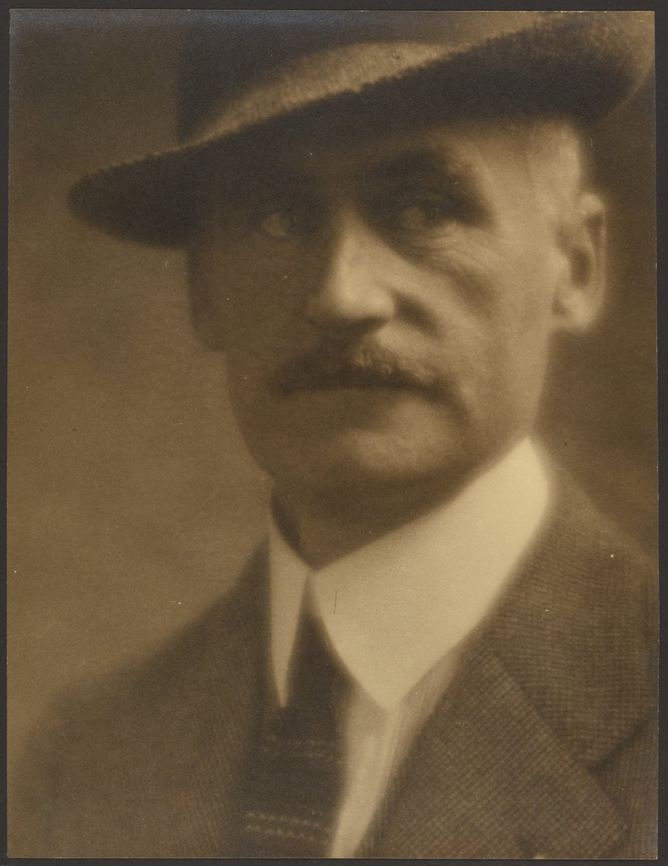 [Portræt af en mand med stråhat]. af Louis Fleckenstein
