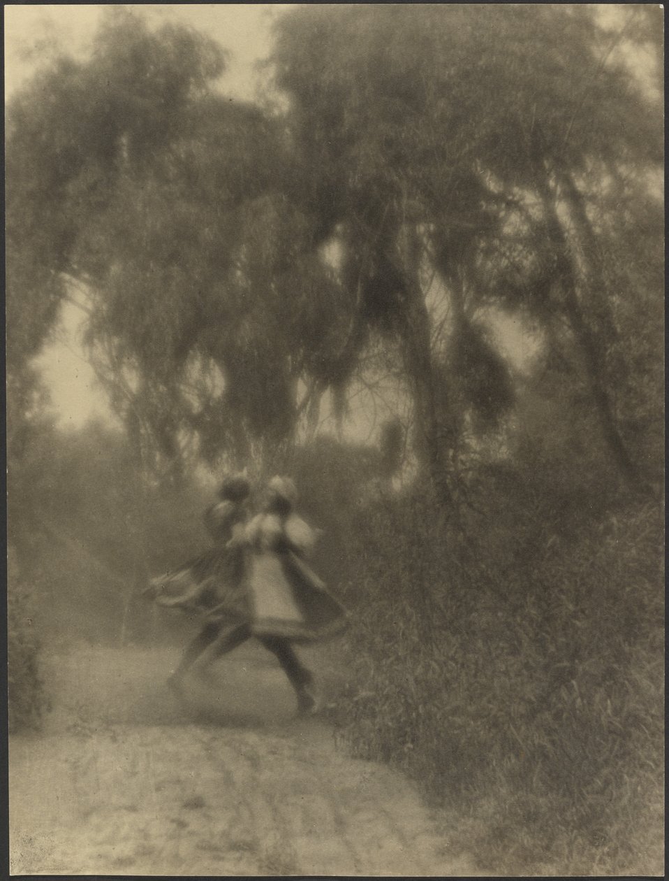 [To kvinder, der danser i skoven] af Louis Fleckenstein