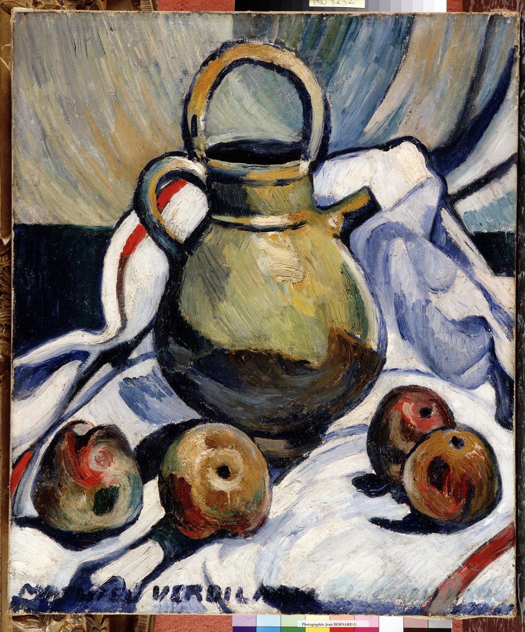Stilleben med kande og æbler Maleri af Louis Mathieu Verdilhan (1875-1928) Dim. 55x46 cm Obligatorisk omtale: Samlingsfondens hilsen Provence, Marseille af Louis Mathieu Verdilhan