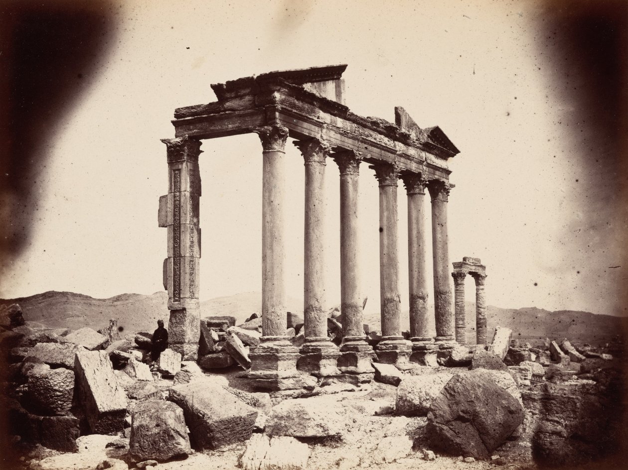 Mausoleum i den vestlige ende af kolonnaden, Palmyra ,1864 (foto) af Louis Vignes