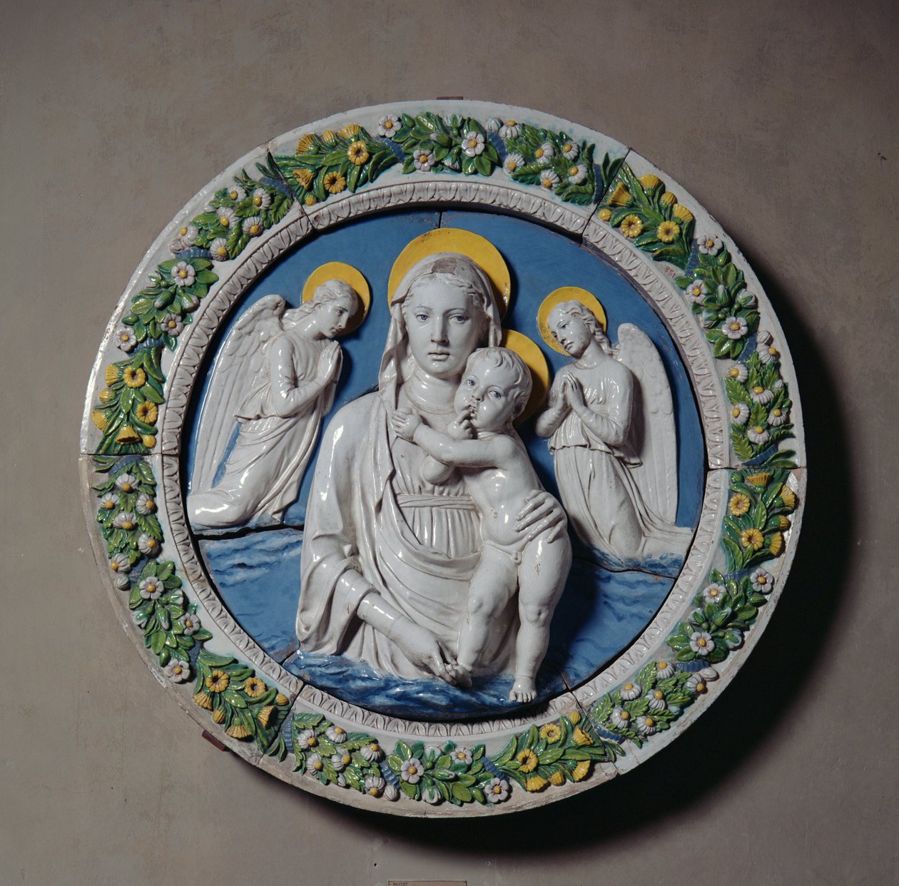 Jomfru og barn (terracotta) af Luca Della Robbia